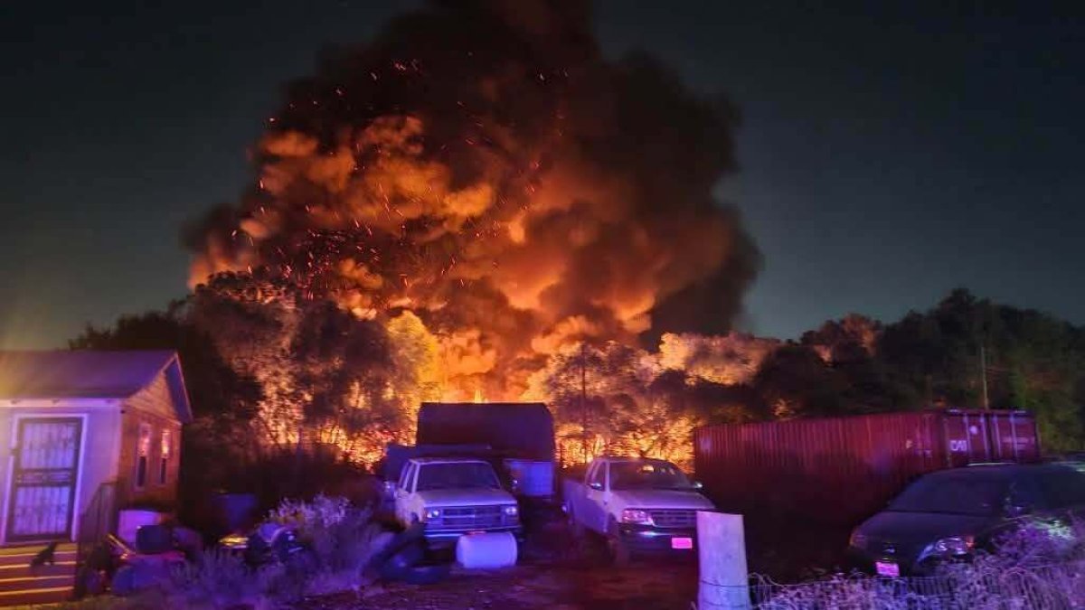 Large grass fire in Sand Branch prompts multi-department response, burns 10 acres – NBC 5 Dallas-Fort Worth