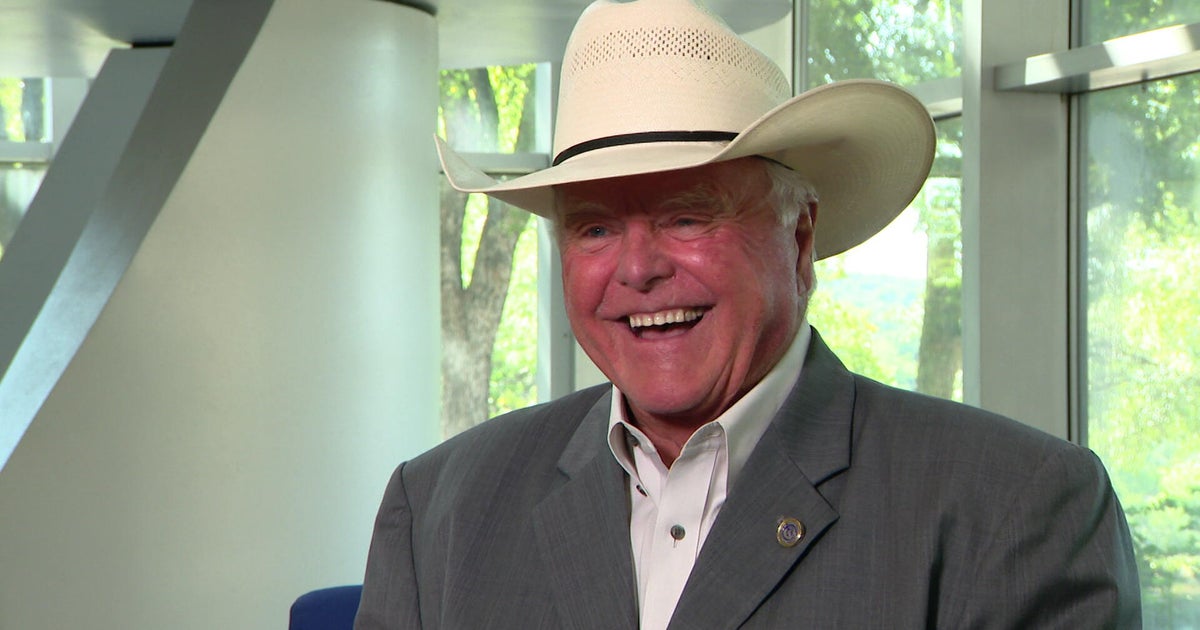 Texas Ag Commissioner Sid Miller demands answers after nearly 30,000-pound beef recall