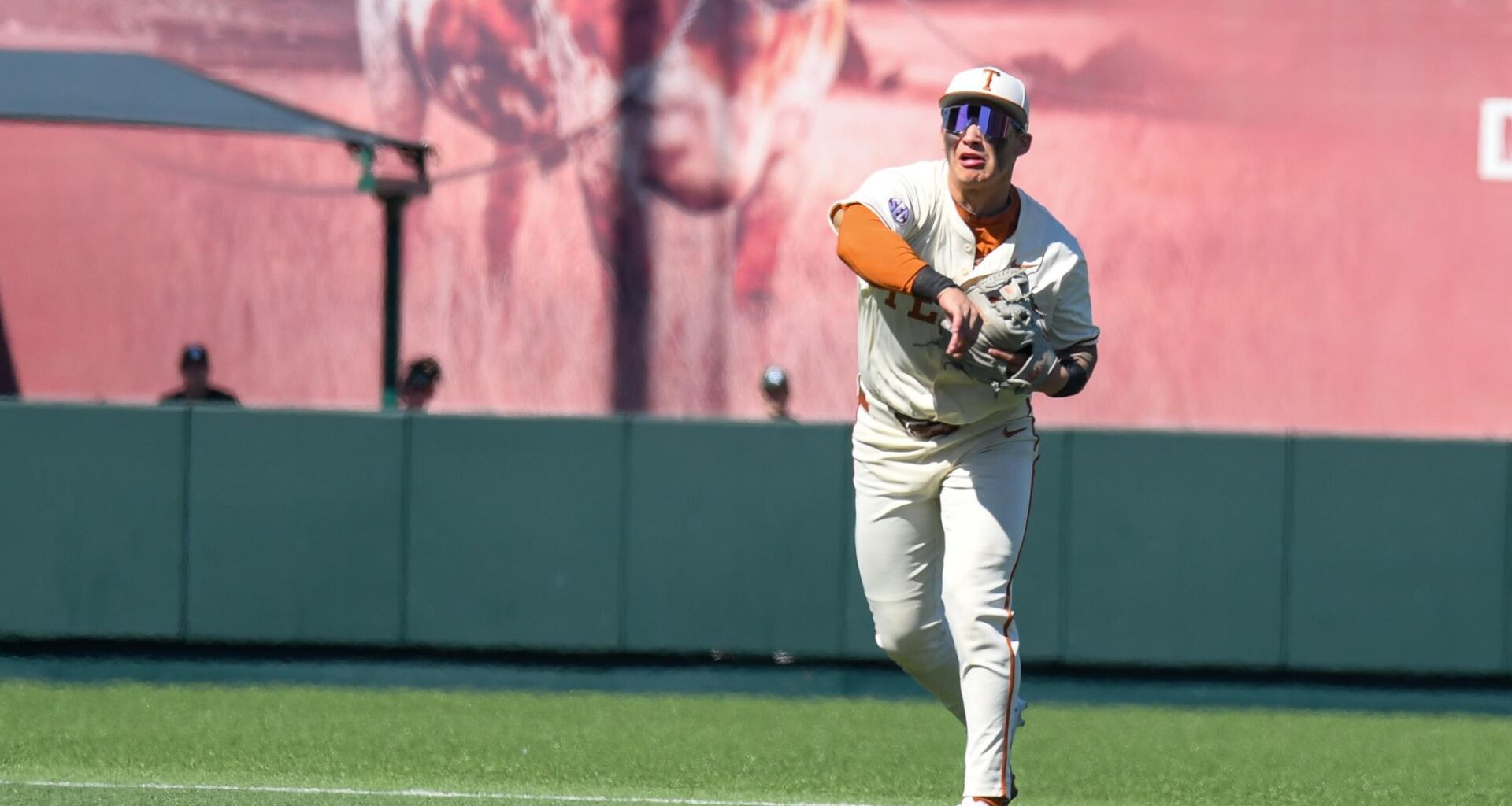 How TikTok meals took Texas’ Ethan Mendoza from leadoff-man to power-bat in 1 offseason – The Daily Texan