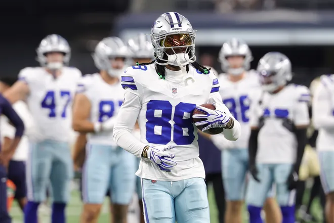 Aug 28, 2026; Arlington, Texas, USA; Dallas Cowboys wide receiver CeeDee Lamb (88) warms up before the game against the New Orleans Saints at AT & T Stadium. Mandatory Credit: Kevin Jairaj-Imagn Images