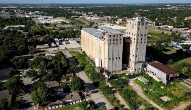 Fort Worth decides fate of 100-year-old Worth Heights silos