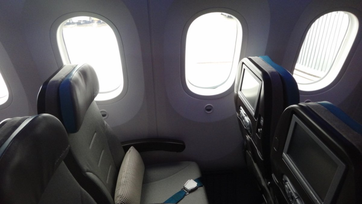 American Airlines bringing seat-back screens back to narrowbody jets – NBC 5 Dallas-Fort Worth
