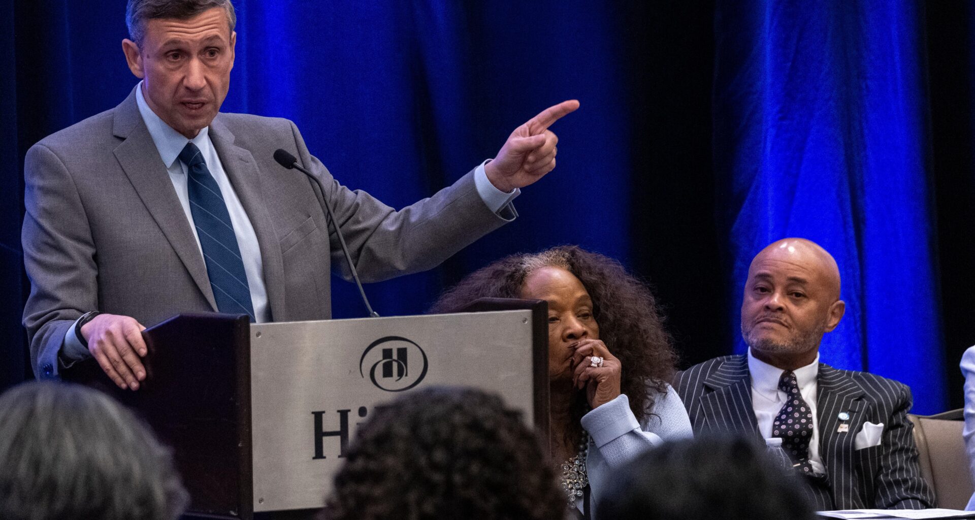 Democrats disagree over abolishing or reforming ICE at DNC meeting