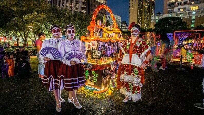 Best October 2026 Events in Houston for Adults: Fall Edition 12 Dia de los Muertos - Discovery Green
