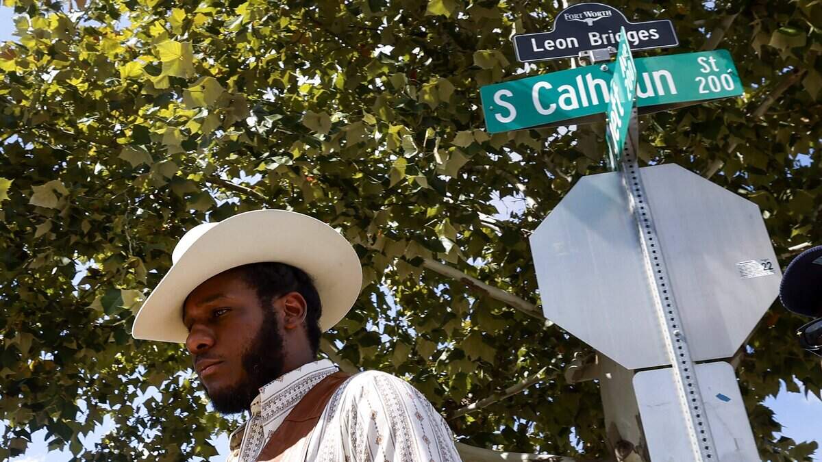 Leon Bridges to perform new album songs at Bowie House hotel
