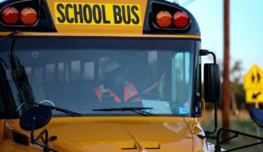 Texas lawmaker among those who want later school start date