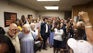 Man arrested for profanity at Tarrant commissioners meeting