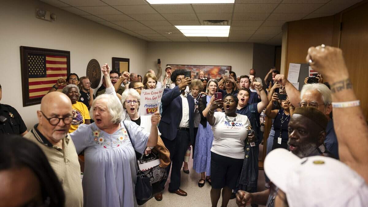 Man arrested for profanity at Tarrant commissioners meeting