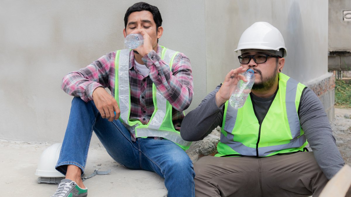Free hydration kits given away to outdoor workers in Dallas – NBC 5 Dallas-Fort Worth