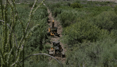 What to know about possible border barriers in Big Bend