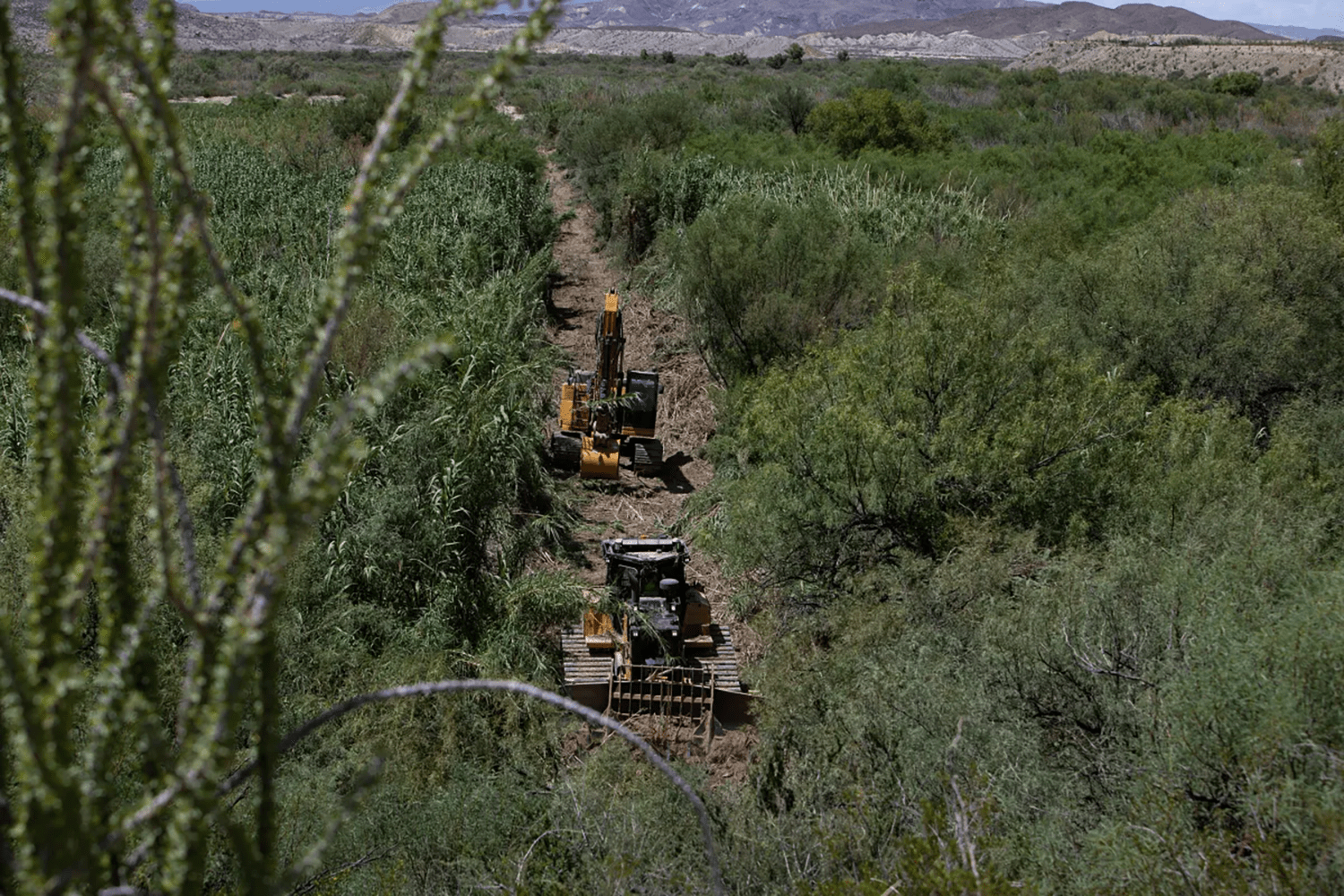 What to know about possible border barriers in Big Bend