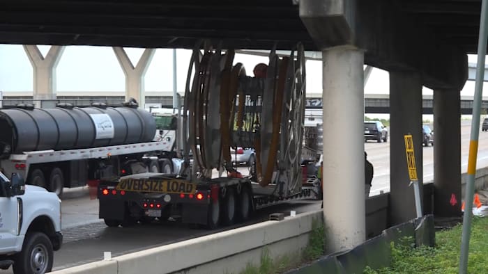 Lanes reopen after 18-wheeler carrying oversized load strikes Houston Avenue bridge on I-10