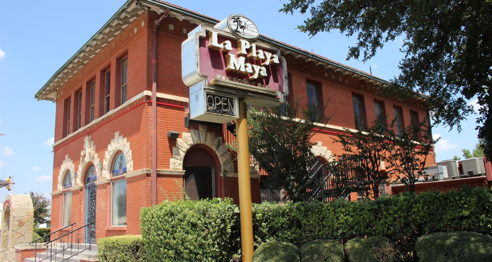 Bob on Business: Panther City BBQ smokin’ Northside, chicken lands in Near Southside 