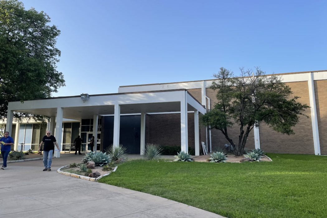 Exterior of Samuell-Grand Recreation Center