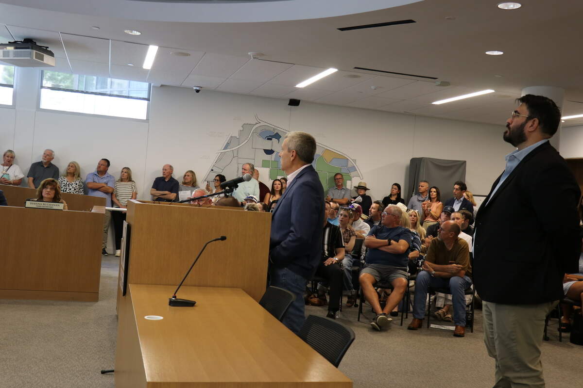 Jeff Parsons, Powerhouse’s senior vice president of development and construction, and Zaid Arzate, Powerhouse’s director of development and data center construction, addresses the planning and zoning commissioners and audience with information about the plans for the data centers.