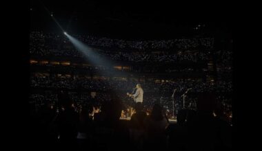 Vermont-born Kahan delivers stunning Arlington stadium show