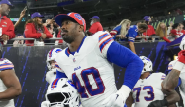 Texas native Von Miller signs with Dallas Cowboys
