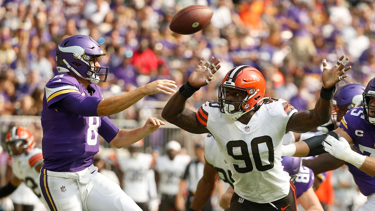 8ba8c412-Browns Vikings Football