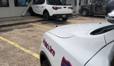 Truck crashes into business in northwest Harris County