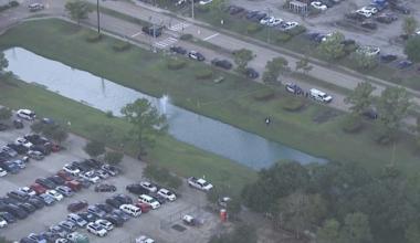 Body found in retention pond near Memorial Hermann Southeast Hospital