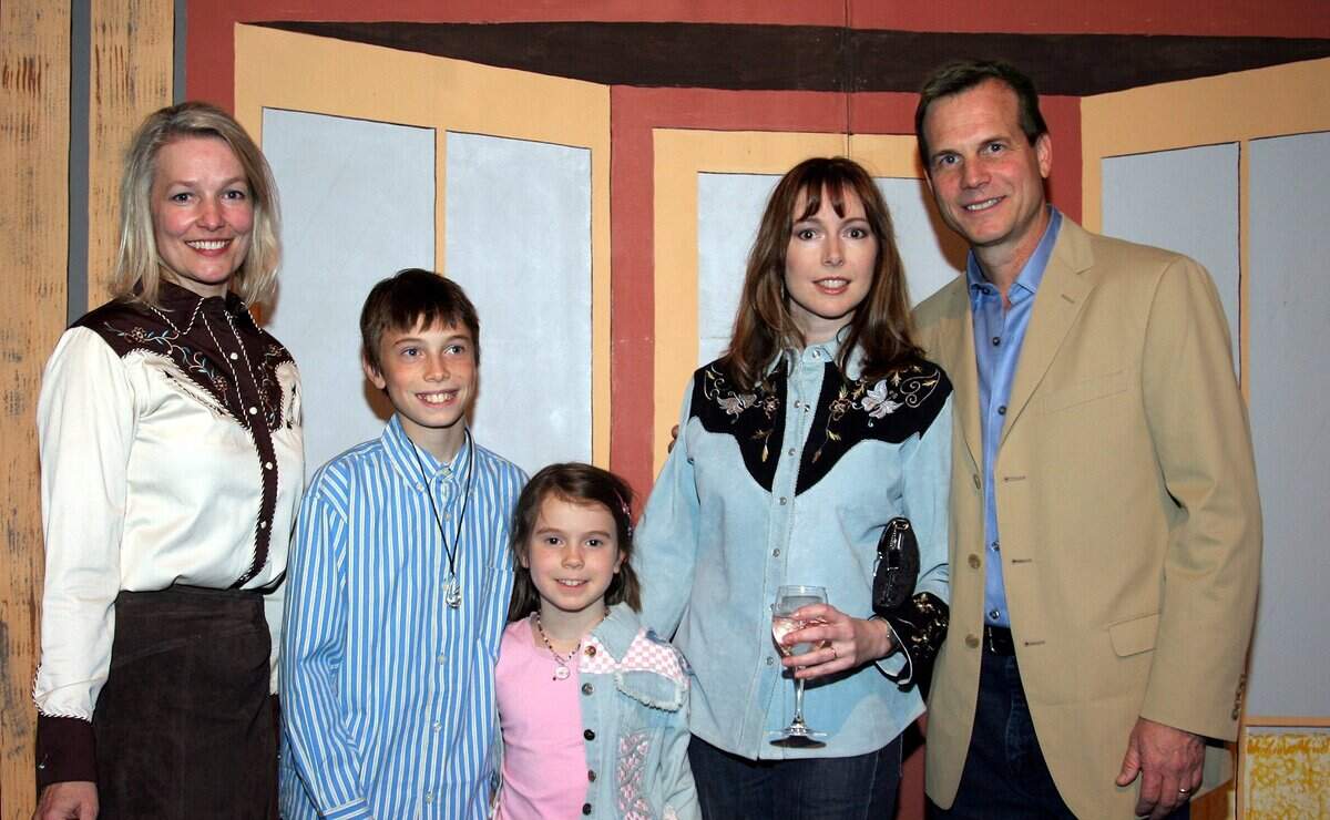 Lone Star Film Society honors Bill Paxton FW Community Arts Center: January 21, 2006 L-R: Therese Moncrief, James Paxton, Lydia Paxton, Louise Paxton, Bill Paxton.