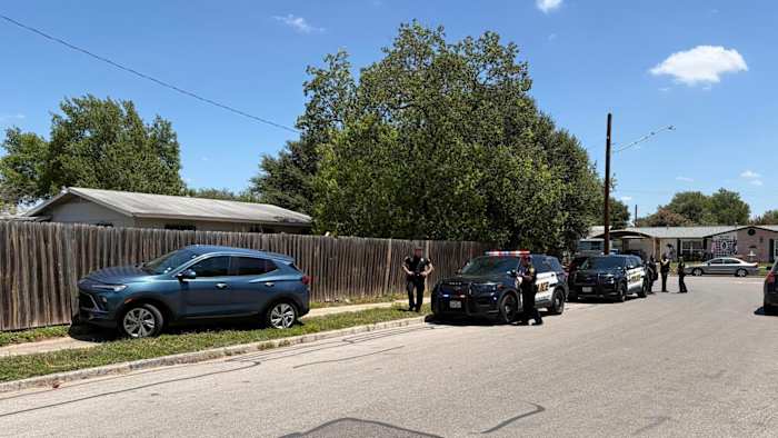 Man steals woman’s SUV while she was making an Amazon delivery on West Side, SAPD says
