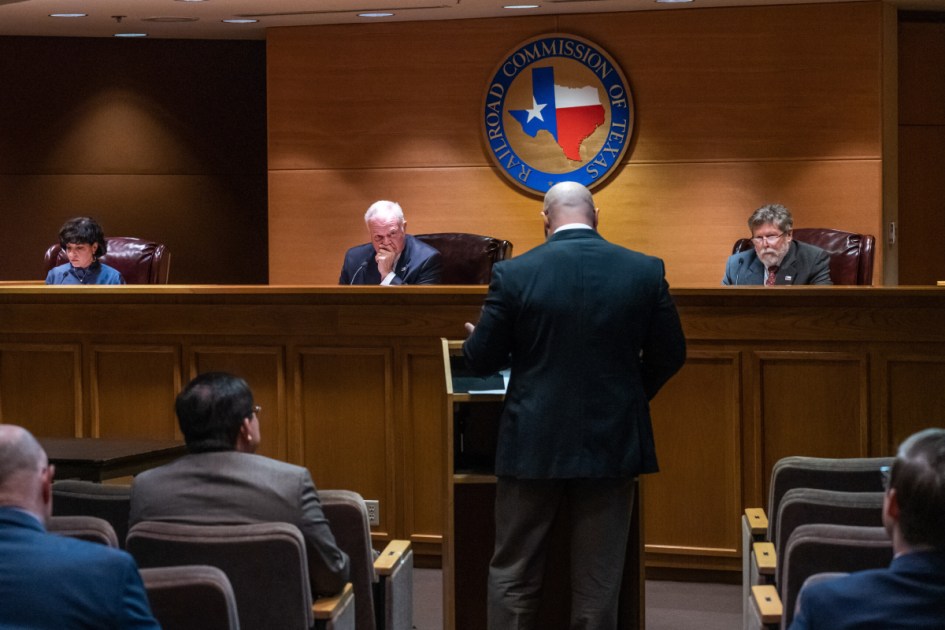 Texas lawmakers to quiz oil regulators over public comment