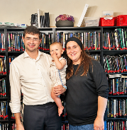 Rabbi opens Jewish community library in his home