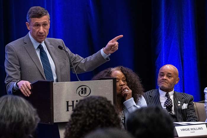 Democrats disagree over abolishing or reforming ICE at DNC meeting