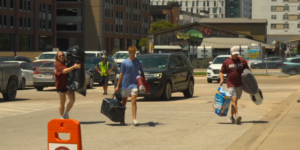Texas A&M move-in day draws thousands of students