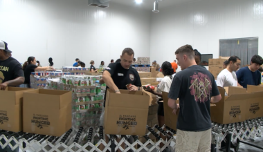 Soldiers from Fort Bliss rally together to aid El Pasoans Fighting Hunger Food Bank