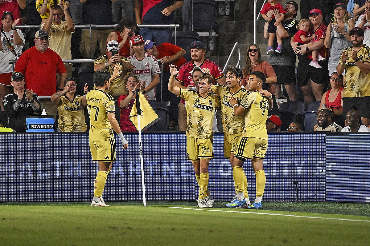Unbeaten for 11: St. Louis beats Houston to continue streak