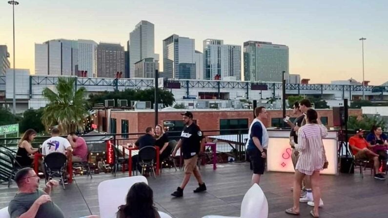 Houston Rooftop Bars - Sunset Rooftop Lounge