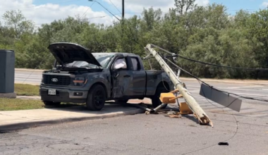 3 hospitalized after six-vehicle crash on West Side, SAPD says