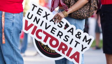 Faculty Quit as Texas University Orders Them Back to Campus