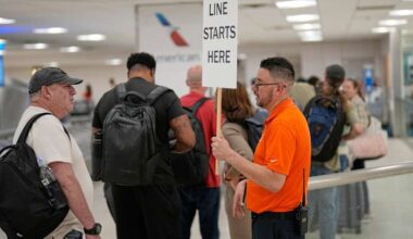 Houston airport workers set to receive pay increase, Mayor Whitmire and union leaders announce