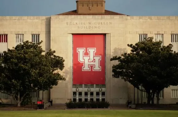 U. Houston students can no longer take intro to climate change or LGBTQ studies to meet gen ed requirements