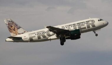 Woman charged with making bomb threat at Bush Airport
