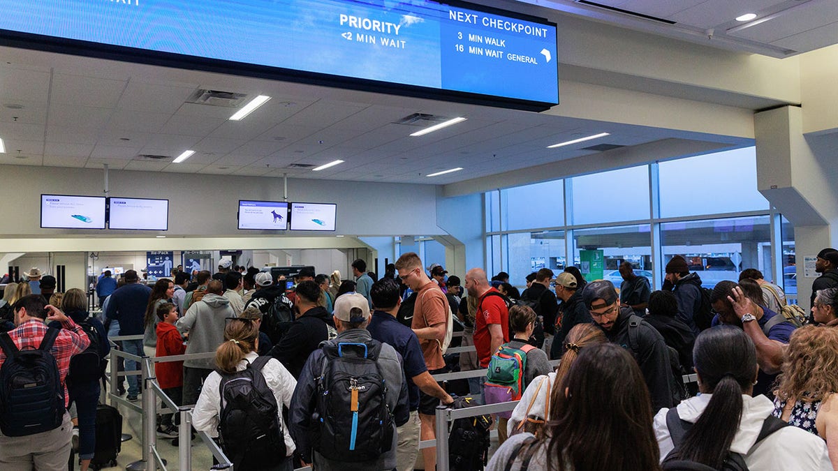 Long lines at a Dallas airport.