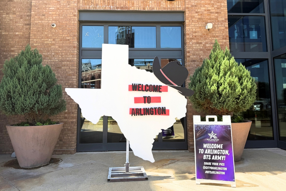 Texas State Silhouette with Cowboy Hat BTS photo op at Texas Live! in Arlington