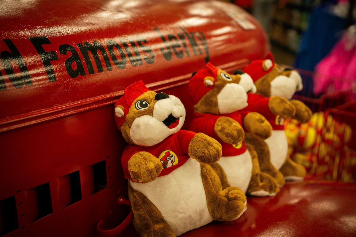 Buc-ee's Dress Code Rules What Employees Can And Cannot Wear
