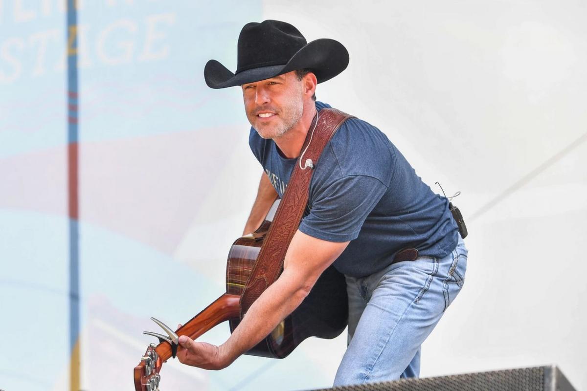 Aaron Watson Headlines Boots & Badges Ball Near Lubbock