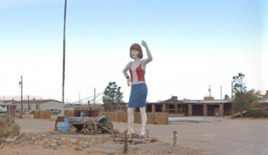 El Paso’s Uniroyal Gal Is a Rare Roadside Attraction