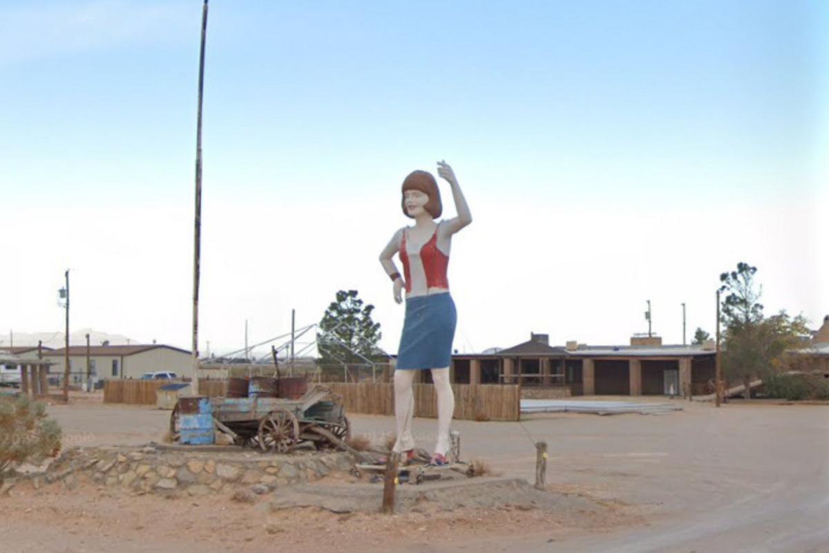 El Paso’s Uniroyal Gal Is a Rare Roadside Attraction