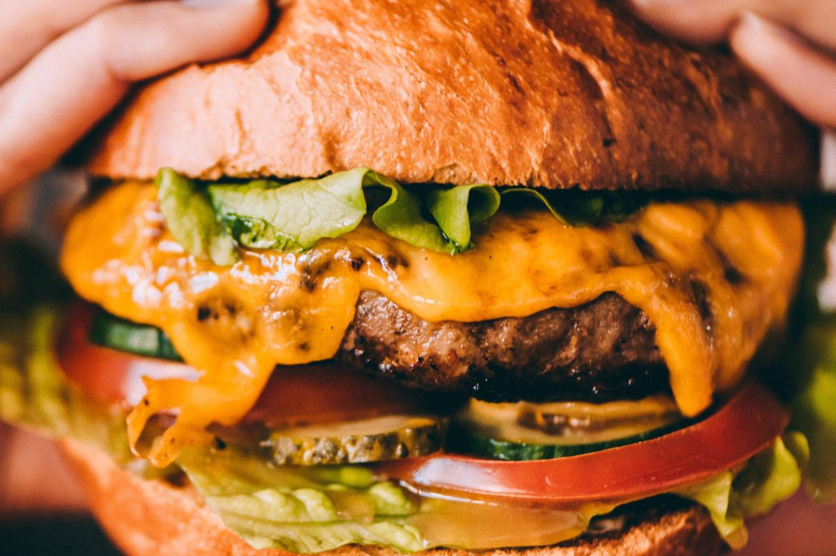 'Cheeseburger Index' finds four cities under $15 for a meal