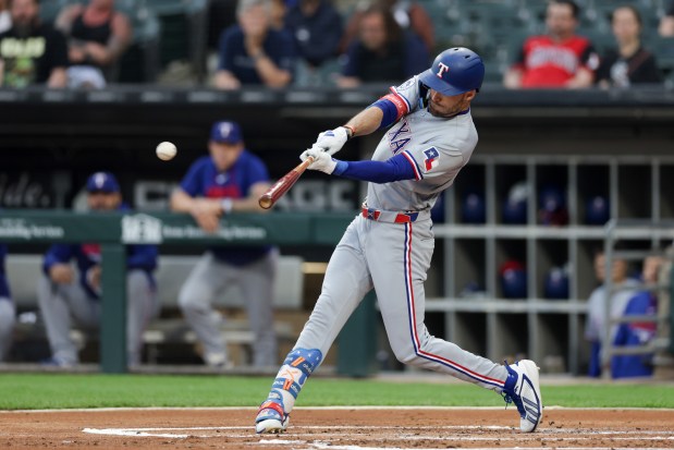 Rangers center fielder Evan Carter (32) hits a RBI double during the first inning against the White Sox at Rate Field Aug. 24, 2026 in Chicago. (Armando L. Sanchez/Chicago Tribune)