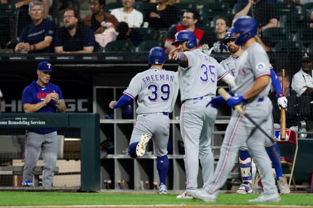 Rangers third baseman Cody Freeman (39) scores of a two RBI double from Rangers shortstop Corey Seager (5) during the third inning against the White Sox at Rate Field Aug. 24, 2026 in Chicago. (Armando L. Sanchez/Chicago Tribune)