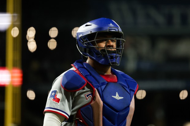 Rangers catcher Elias Díaz (35) walks to the dugout during the fourth inning against the White Sox at Rate Field Aug. 24, 2026 in Chicago. (Armando L. Sanchez/Chicago Tribune)