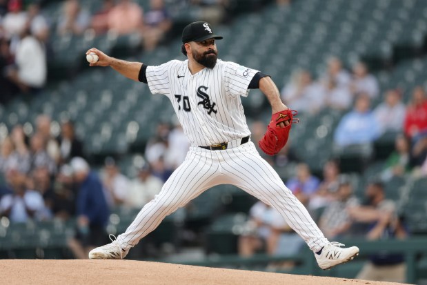 White Sox pitcher José Urquidy (70) pitches during the first inning against the Rangers at Rate Field Aug. 24, 2026 in Chicago. (Armando L. Sanchez/Chicago Tribune)