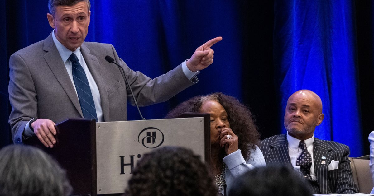 Democrats disagree over abolishing or reforming ICE at DNC meeting :: WRAL.com